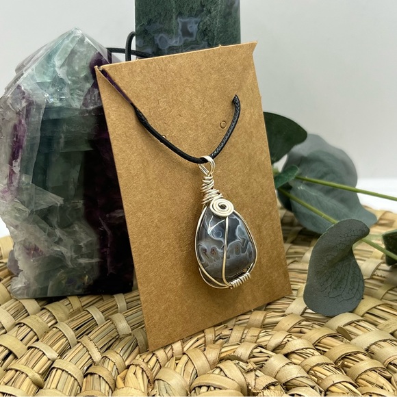 Botswana Agate Wire Wrapped Crystal Tumble Necklace - Picture 3 of 5
